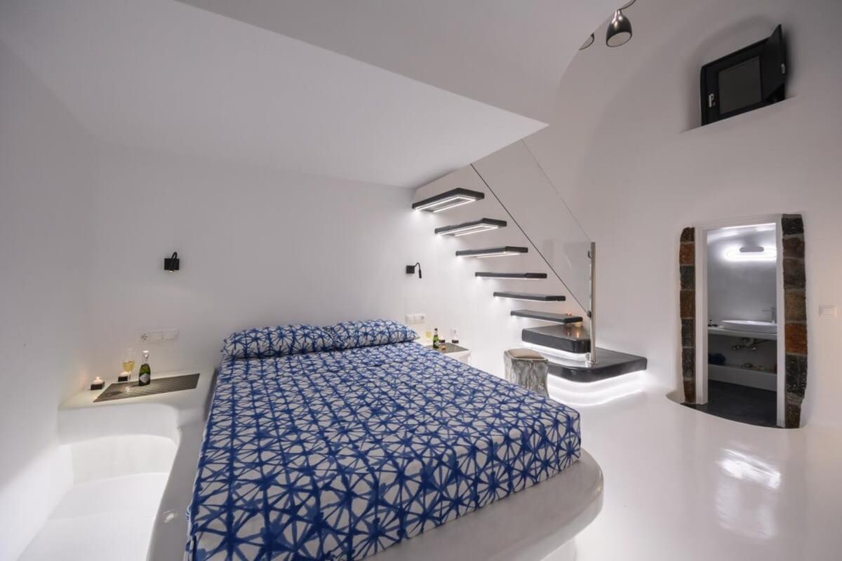 Santorini Traditional Apt With Private Hot Tub Apartman Fíra Kültér fotó