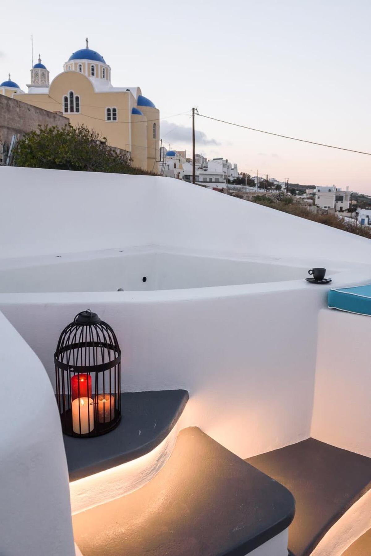 Santorini Traditional Apt With Private Hot Tub Apartman Fíra Kültér fotó